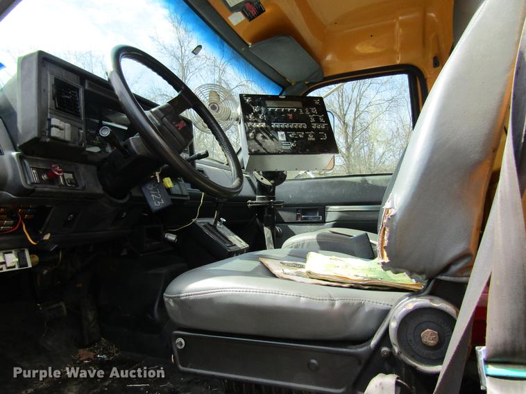 image for item DC4294 2001 GMC C8500 oil distributor truck