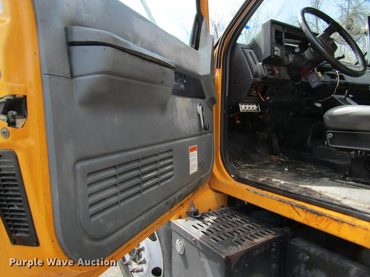 image for item DC4294 2001 GMC C8500 oil distributor truck