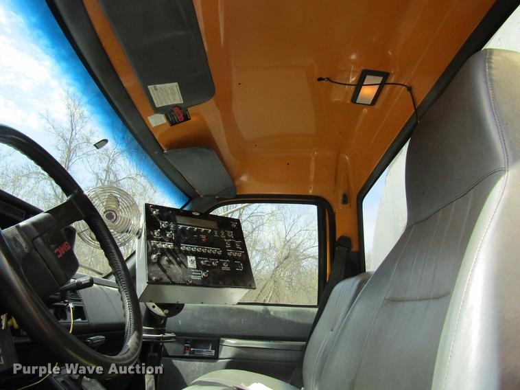 image for item DC4294 2001 GMC C8500 oil distributor truck