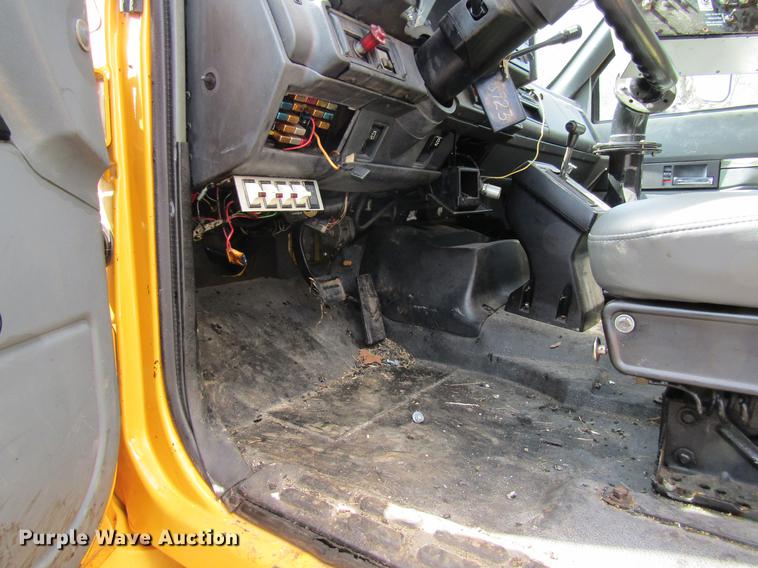 image for item DC4294 2001 GMC C8500 oil distributor truck