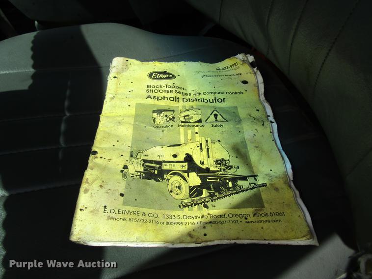 image for item DC4294 2001 GMC C8500 oil distributor truck