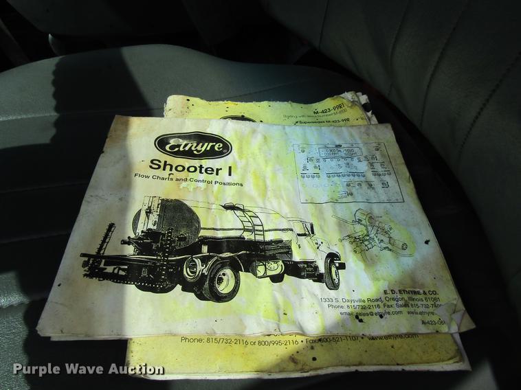 image for item DC4294 2001 GMC C8500 oil distributor truck