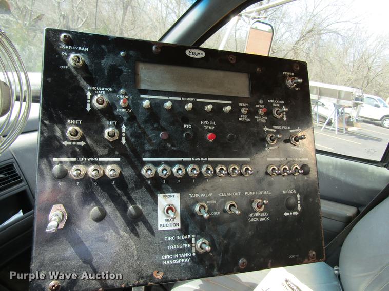 image for item DC4294 2001 GMC C8500 oil distributor truck