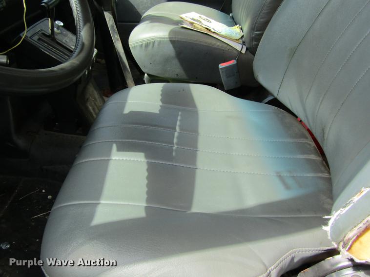 image for item DC4294 2001 GMC C8500 oil distributor truck