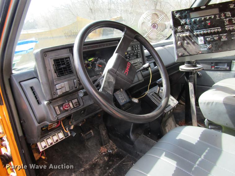 image for item DC4294 2001 GMC C8500 oil distributor truck