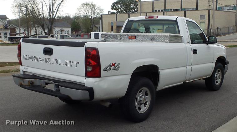 image for item DC7338 2003 Chevrolet Silverado 1500 pickup truck