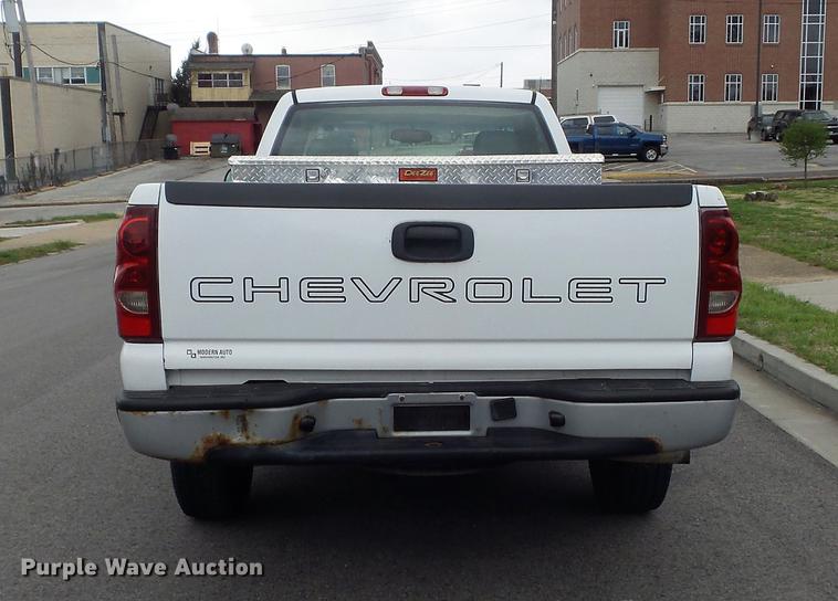 image for item DC7338 2003 Chevrolet Silverado 1500 pickup truck