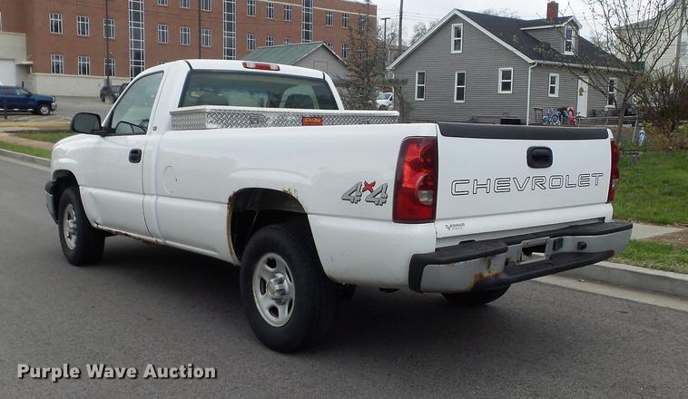image for item DC7338 2003 Chevrolet Silverado 1500 pickup truck
