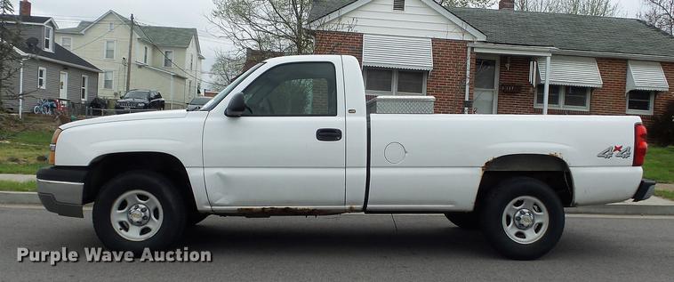 image for item DC7338 2003 Chevrolet Silverado 1500 pickup truck