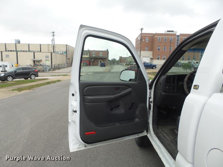 image for item DC7338 2003 Chevrolet Silverado 1500 pickup truck