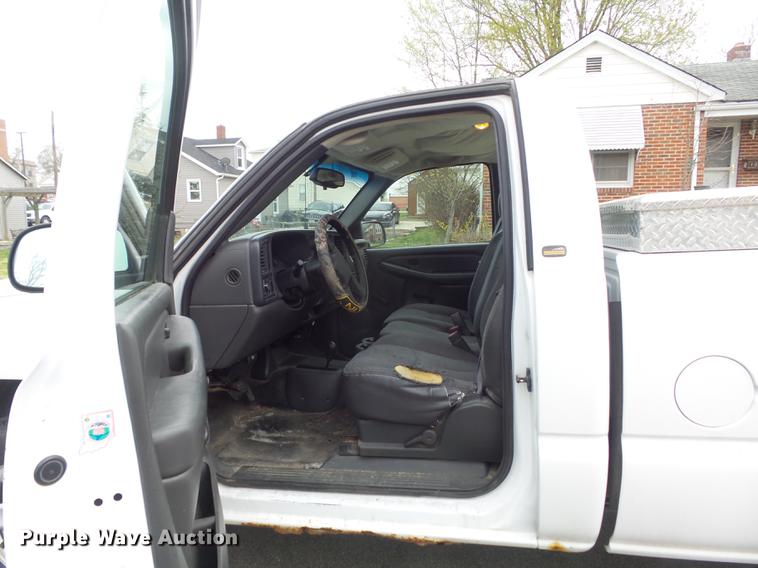 image for item DC7338 2003 Chevrolet Silverado 1500 pickup truck
