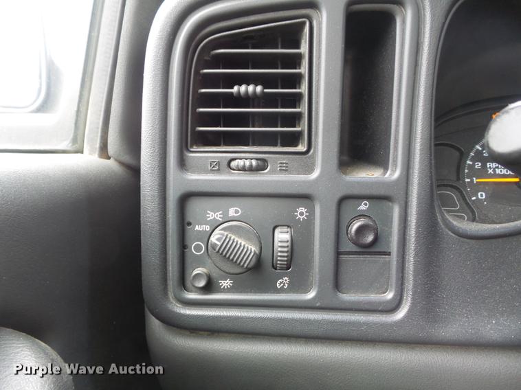 image for item DC7338 2003 Chevrolet Silverado 1500 pickup truck