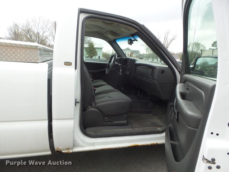 image for item DC7338 2003 Chevrolet Silverado 1500 pickup truck