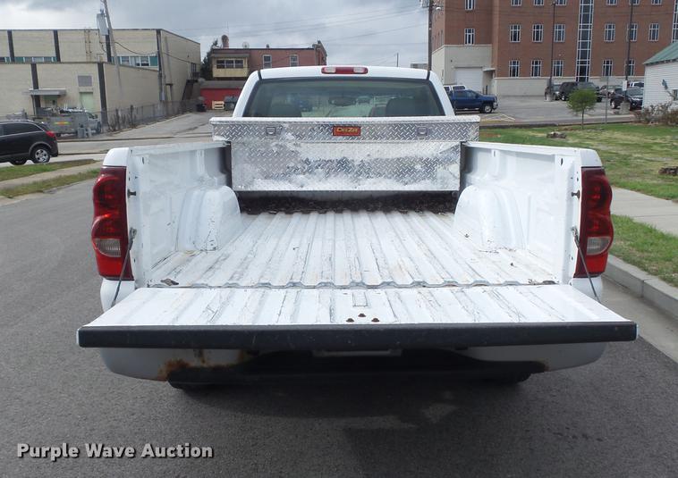image for item DC7338 2003 Chevrolet Silverado 1500 pickup truck