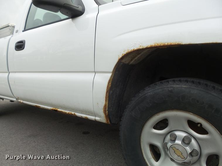 image for item DC7338 2003 Chevrolet Silverado 1500 pickup truck
