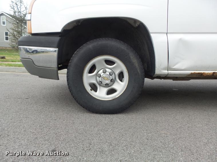 image for item DC7338 2003 Chevrolet Silverado 1500 pickup truck