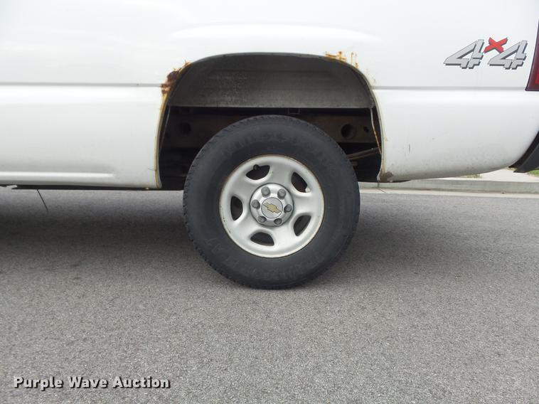 image for item DC7338 2003 Chevrolet Silverado 1500 pickup truck