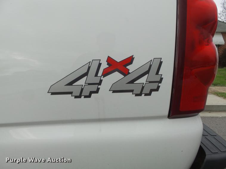 image for item DC7338 2003 Chevrolet Silverado 1500 pickup truck