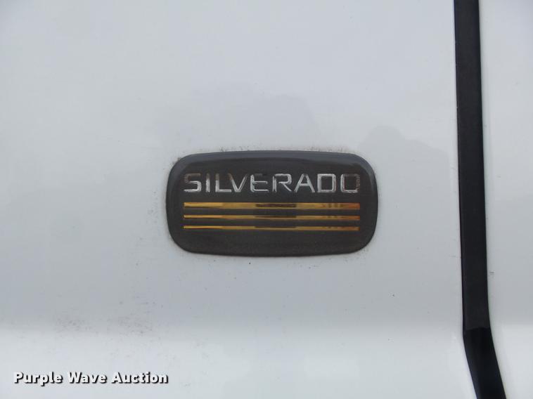 image for item DC7338 2003 Chevrolet Silverado 1500 pickup truck