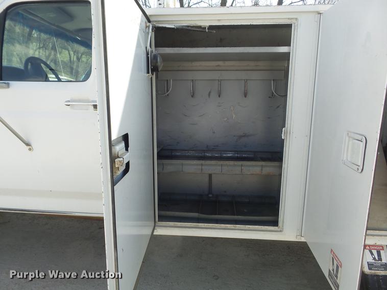 image for item DC7342 1994 Ford F450 Super Duty XL bucket truck