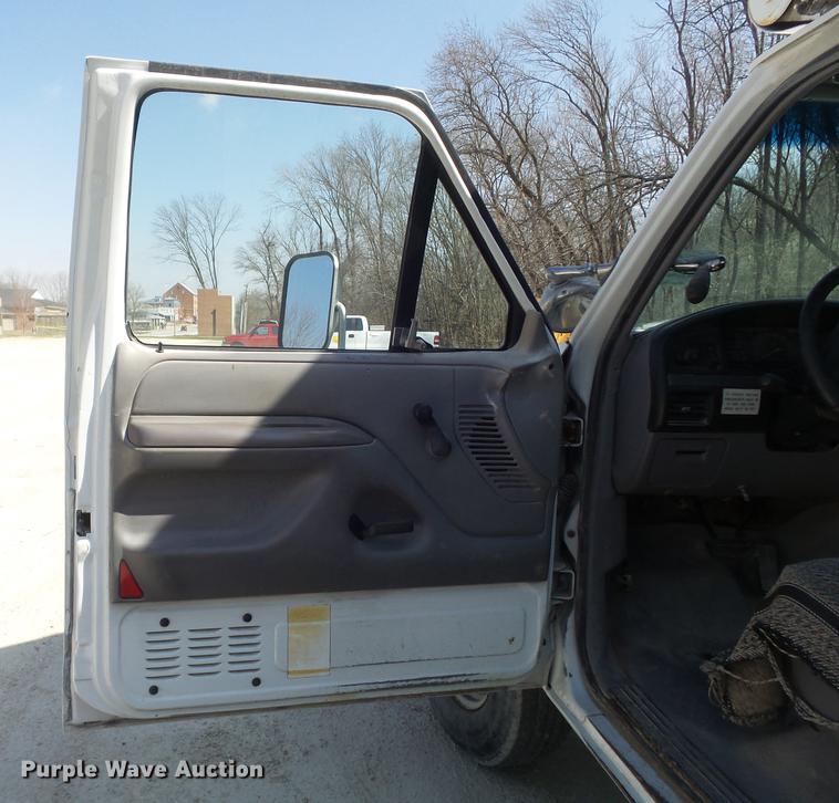 image for item DC7342 1994 Ford F450 Super Duty XL bucket truck