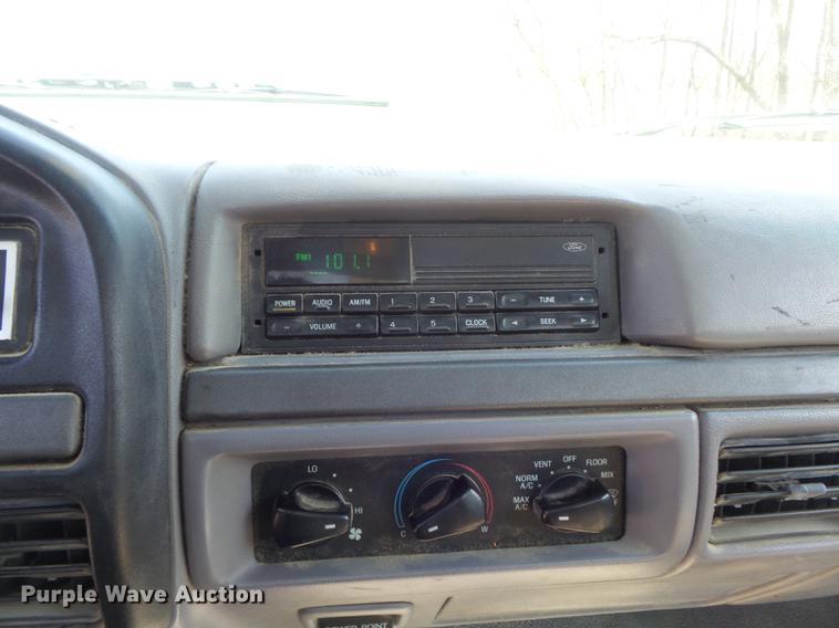 image for item DC7342 1994 Ford F450 Super Duty XL bucket truck