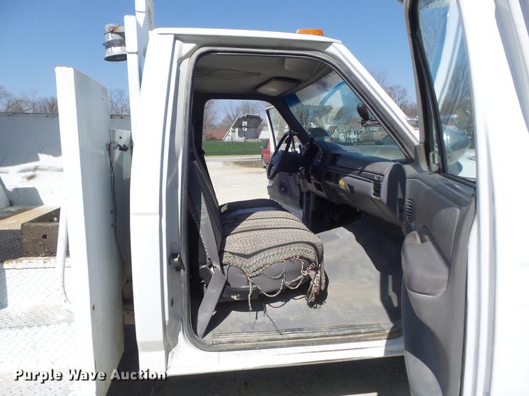 image for item DC7342 1994 Ford F450 Super Duty XL bucket truck