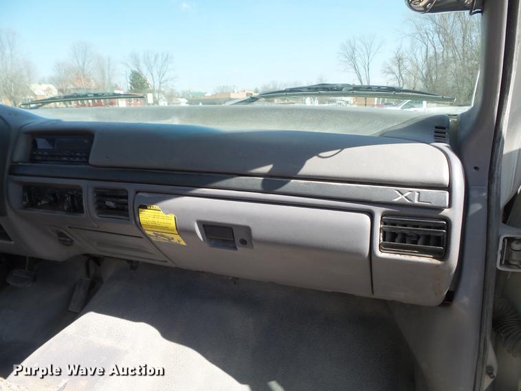 image for item DC7342 1994 Ford F450 Super Duty XL bucket truck