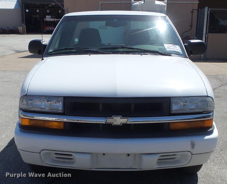 image for item DC7344 2000 Chevrolet S10 LS Ext. Cab pickup truck