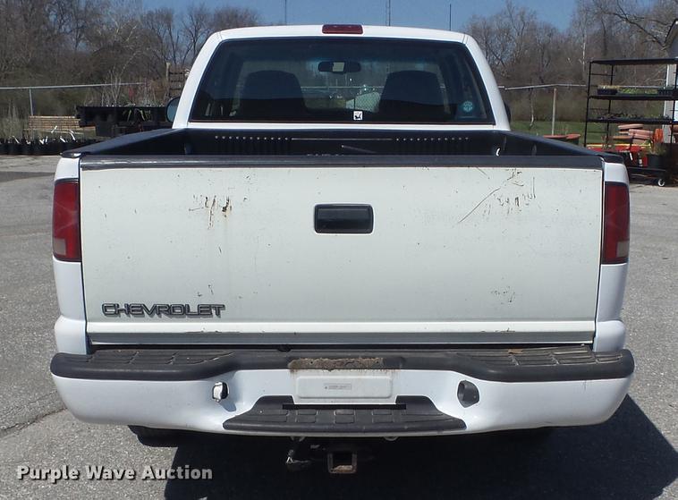 image for item DC7344 2000 Chevrolet S10 LS Ext. Cab pickup truck