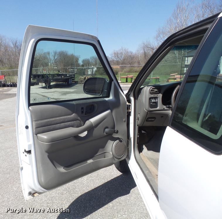 image for item DC7344 2000 Chevrolet S10 LS Ext. Cab pickup truck