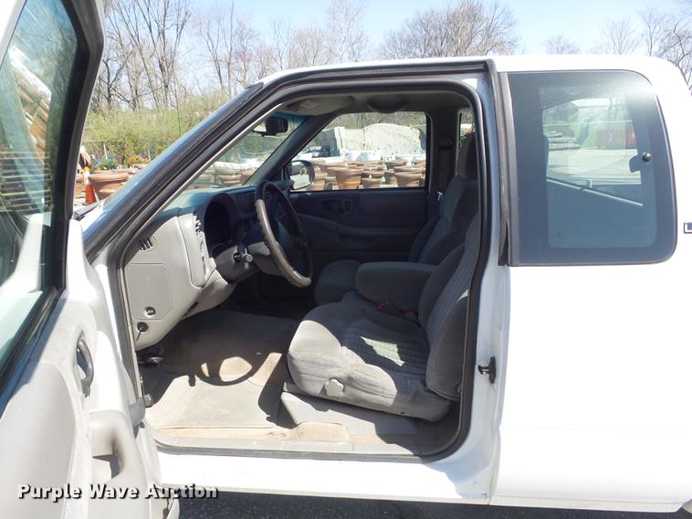 image for item DC7344 2000 Chevrolet S10 LS Ext. Cab pickup truck