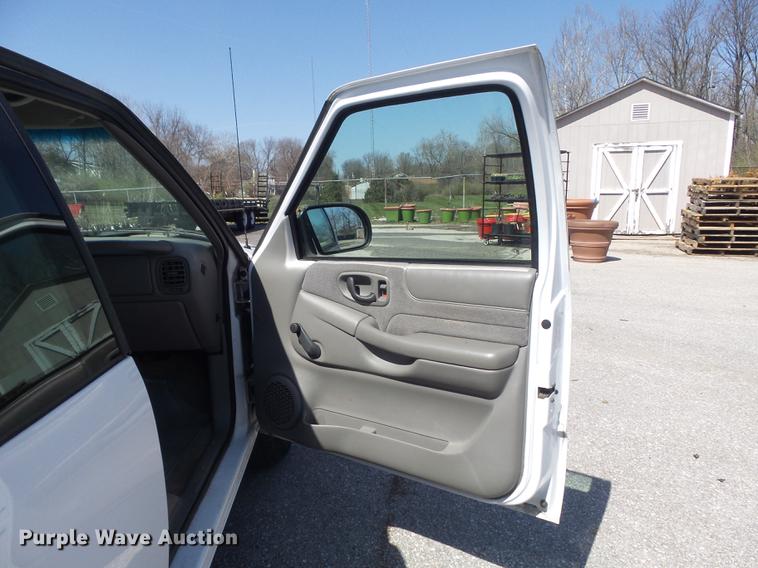 image for item DC7344 2000 Chevrolet S10 LS Ext. Cab pickup truck