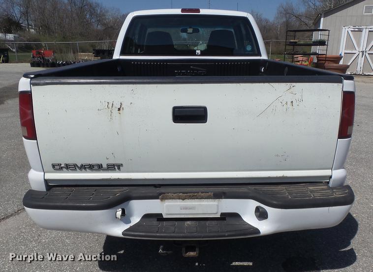 image for item DC7344 2000 Chevrolet S10 LS Ext. Cab pickup truck