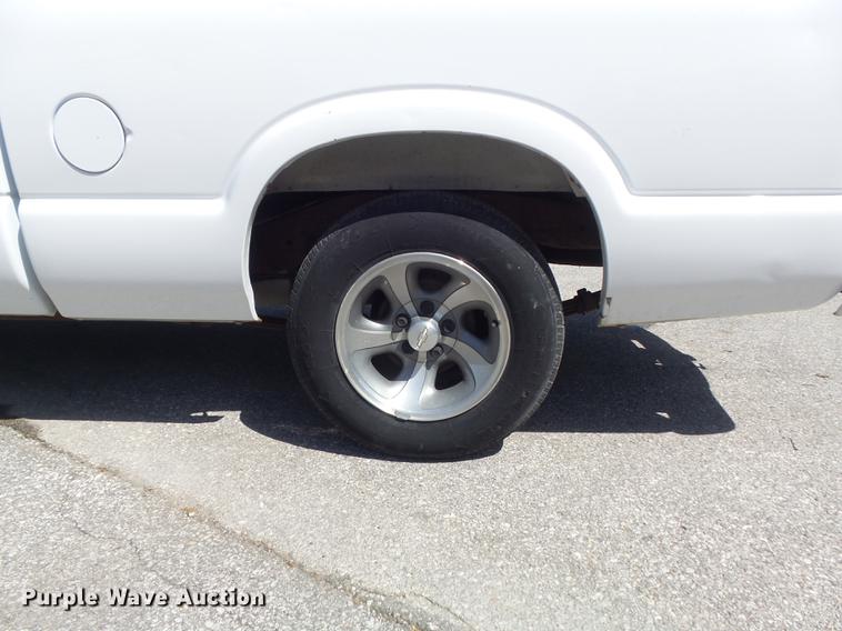 image for item DC7344 2000 Chevrolet S10 LS Ext. Cab pickup truck