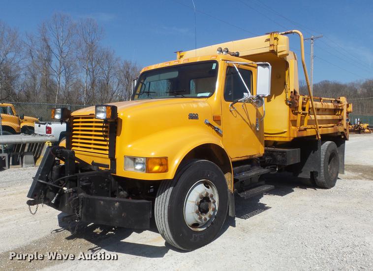 image for item DC7346 2000 International 4900 dump truck