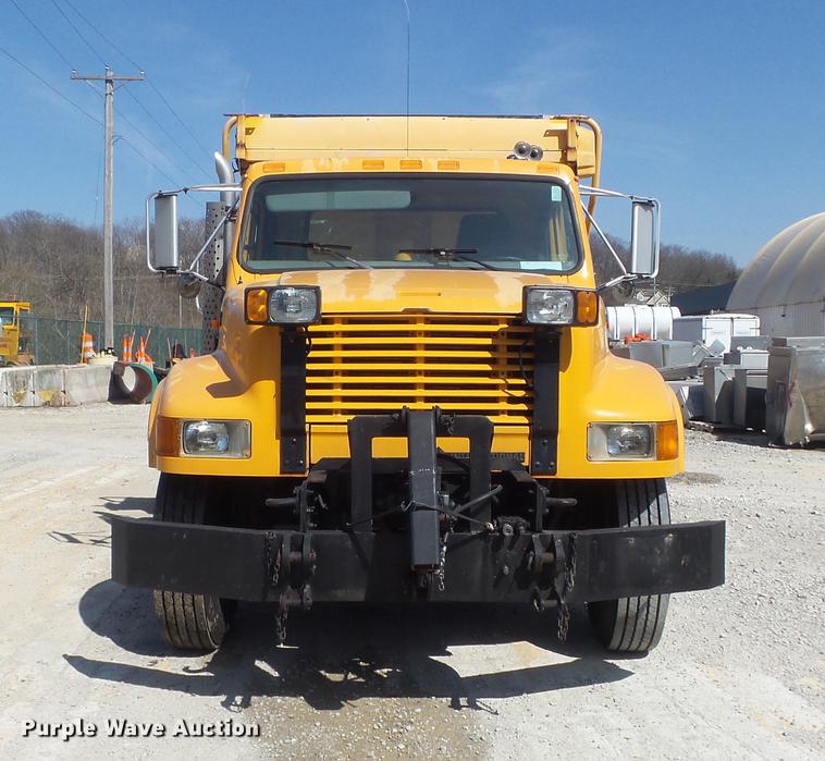 image for item DC7346 2000 International 4900 dump truck