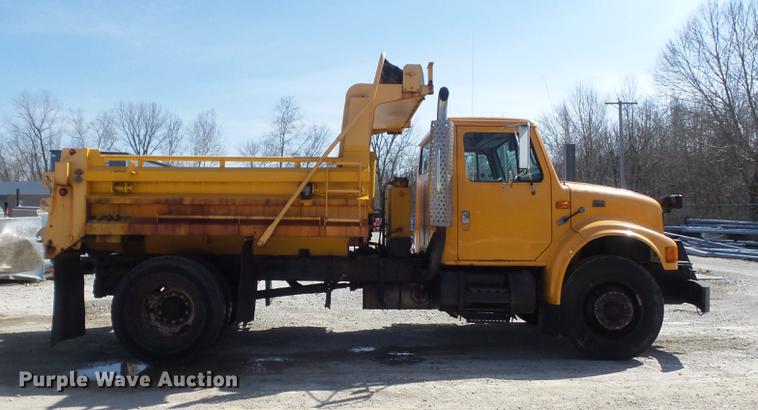 image for item DC7346 2000 International 4900 dump truck