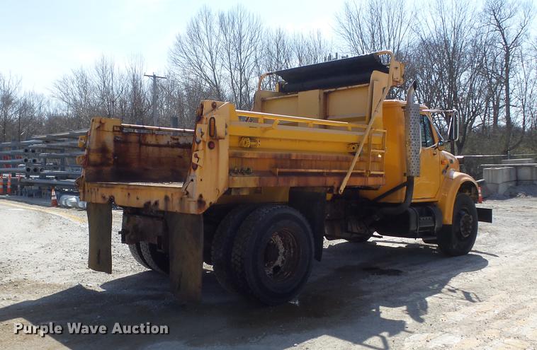 image for item DC7346 2000 International 4900 dump truck