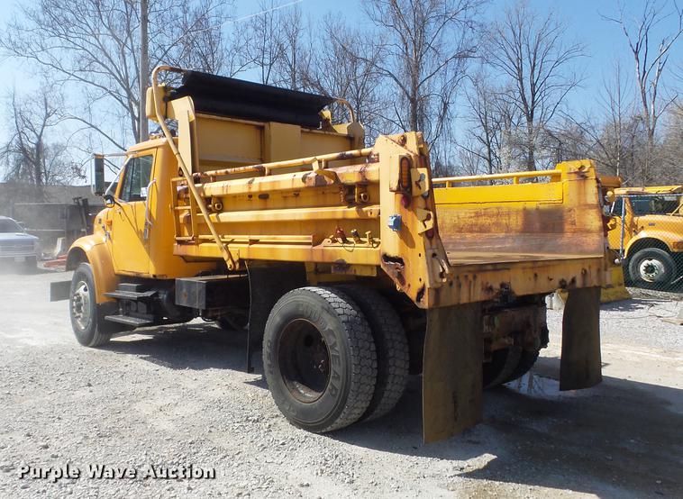 image for item DC7346 2000 International 4900 dump truck