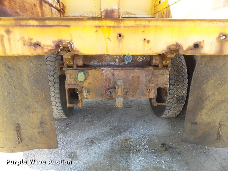 image for item DC7346 2000 International 4900 dump truck