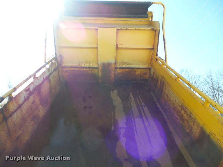 image for item DC7346 2000 International 4900 dump truck