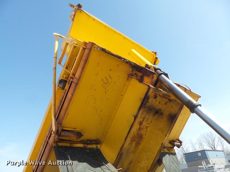 image for item DC7346 2000 International 4900 dump truck
