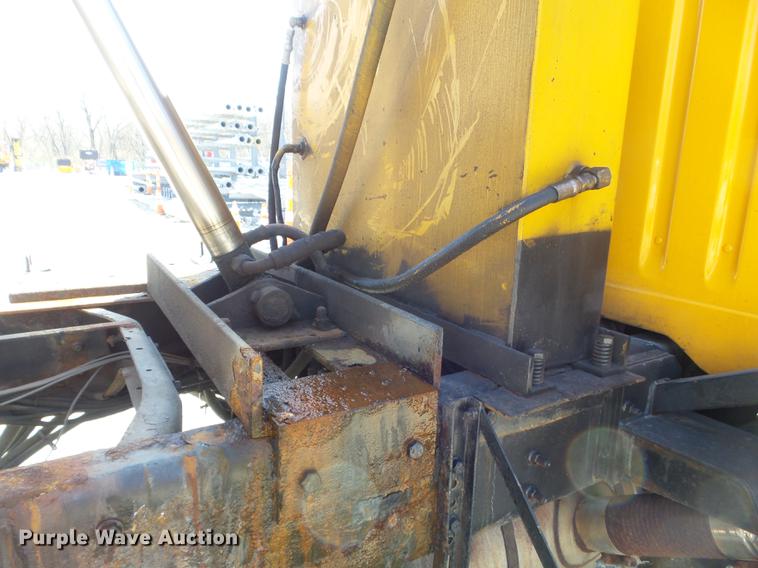 image for item DC7346 2000 International 4900 dump truck