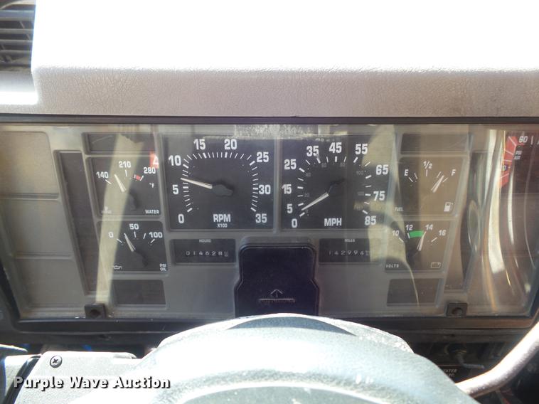 image for item DC7346 2000 International 4900 dump truck