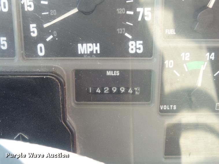 image for item DC7346 2000 International 4900 dump truck