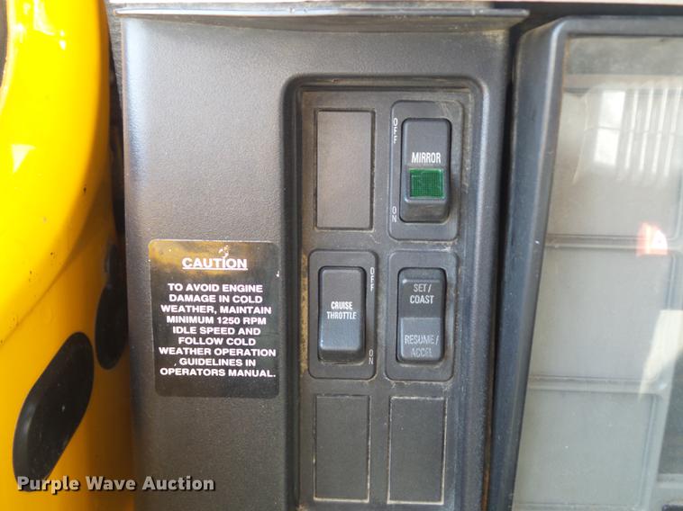 image for item DC7346 2000 International 4900 dump truck