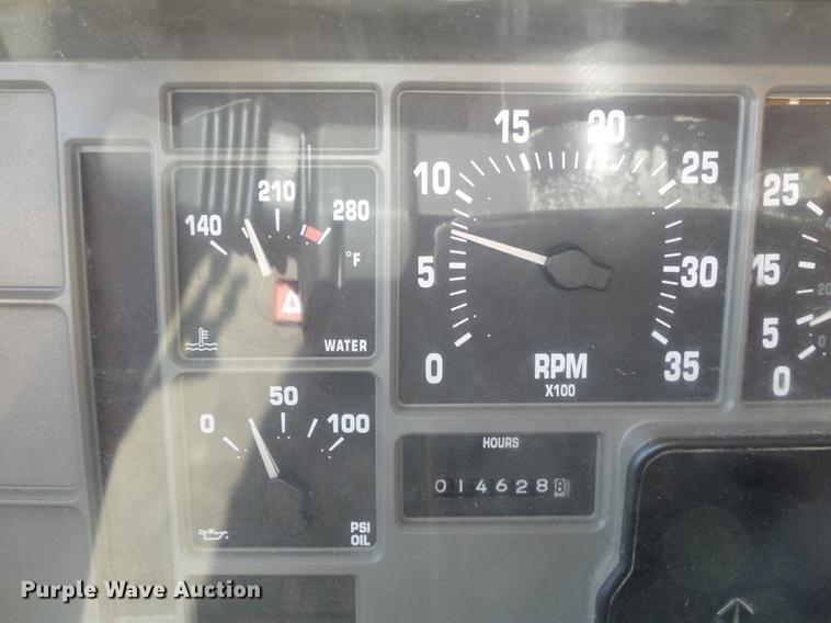 image for item DC7346 2000 International 4900 dump truck