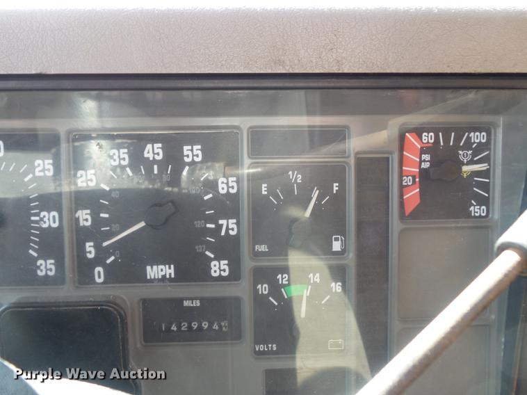 image for item DC7346 2000 International 4900 dump truck