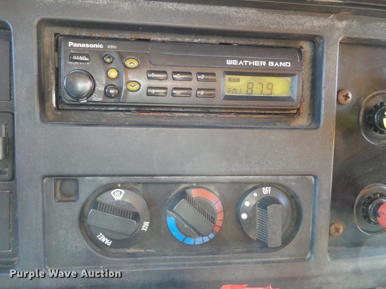 image for item DC7346 2000 International 4900 dump truck